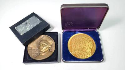 Commemorative medallions medicine soldiers prayer