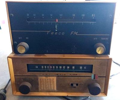 PAIR OF VINTAGE AM/FM RADIO AND RECEIVER