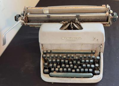 1950’s VINTAGE REMINGTON STANDARD TYPEWRITER