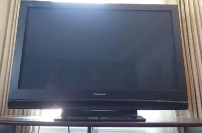 PANASONIC 41" FLAT SCREEN TV