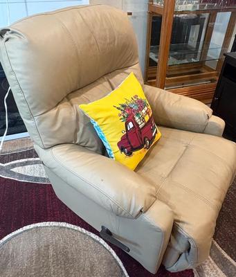 Best Home Furnishings Leather Recliner Chair