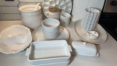 White Modern Kitchen Serving Ware