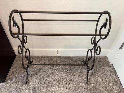 Antique Style Metal Quilt/Towel Rack Stand