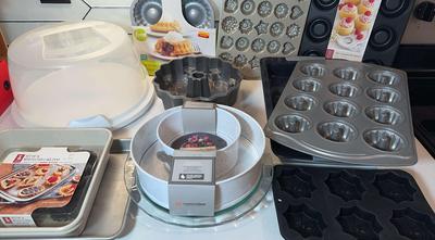 Cake Pans & Carrier