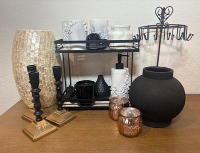 Black & White Bathroom/Home Decor 