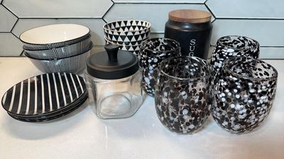Black & White Side Dishes & Cannisters