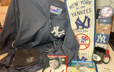 NY Yankees Gear & Decor