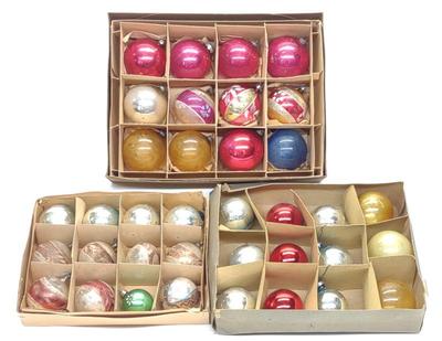 Sale Photo Thumbnail #503: (36) Vintage Glass Christmas Ornaments w/ Boxes