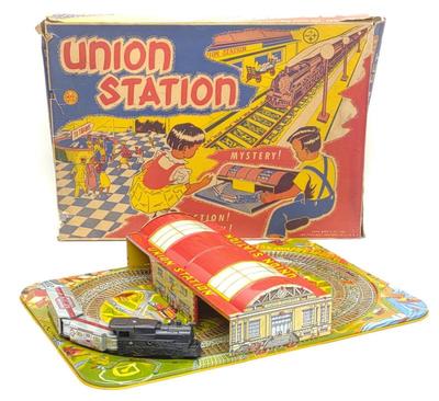 Sale Photo Thumbnail #285: Marx Tin Union Station & Windup Train Set w/ Box