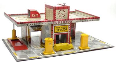 Sale Photo Thumbnail #252: 1949 T. Cohn Tin Superior Service Gas Station Toy