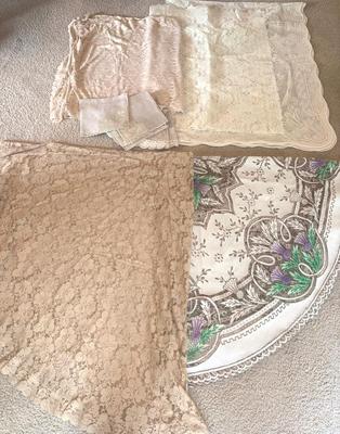 Quaker Lace Tablecloth & Other Vintage Lace Table Covers