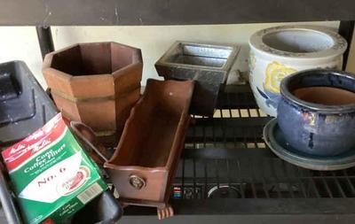 Assorted pots a sold as is