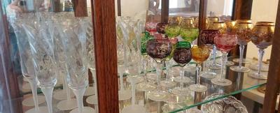 VINTAGE FROSTED OPTIC SWIRL CHAMPAGNE GLASSES, NACHTMANN TRAUBE GLASSES AND VENETIAN GOBLETS
