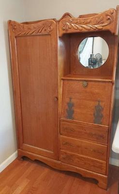 UNIQUE OAK SECRETARY/BOOKCASE FURNITURE PIECE