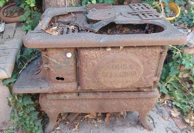 ANTIQUE CAST IRON GLENWOOD STOVE