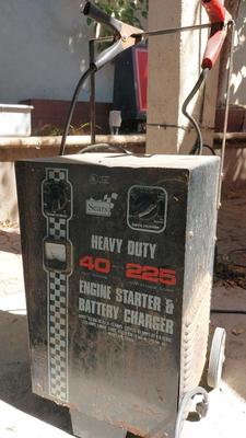 HEAVY-DUTY ENGINE STARTER & BATTERY CHARGER