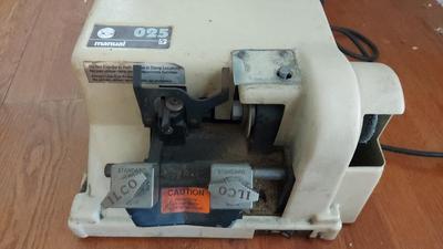 IICO KEY CUTTING MACHINE