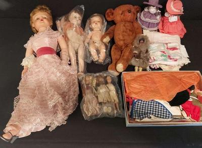 VINTAGE DOLLS AND CLOTHING ACCESSORIES 