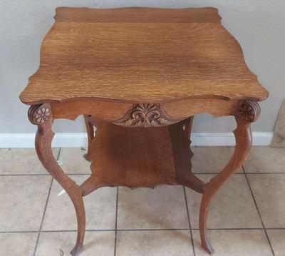 ANTIQUE OAK PARLOR TABLE