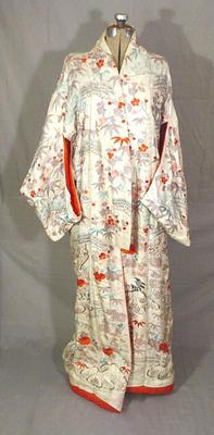 Sale Photo Thumbnail #24: Embroidered Japanese kimono