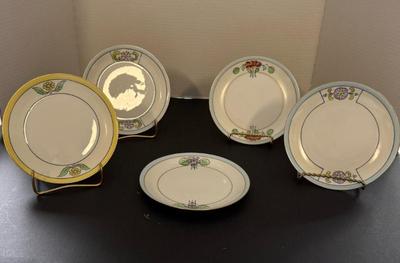 Lot (5) Vintage Hand Painted Bavarian Plates
Lot #: 143