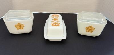 Lot (3) Vintage Pyrex Butterfly Gold Pattern- (2) 501B 1.5 Cup Refrigerator Dish/w Lid & (1) Covered Butter
Lot #: 32