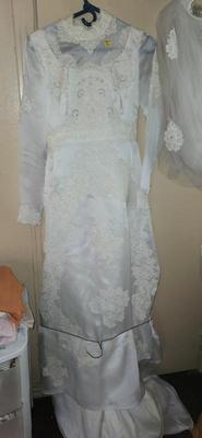 Really nice petite sized wedding dress