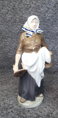 Royal copenhagen 11 inch porcelain milk maid figurine