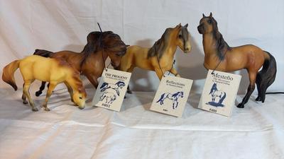 Breyer Messenger Series Mesteño 