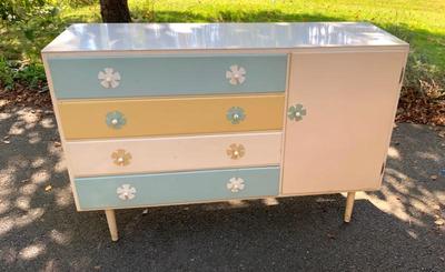 Sale Photo Thumbnail #62: Lawrence Peabody Child Craft chest of drawers