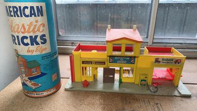 Plastic Bricks & Vintage Play Town