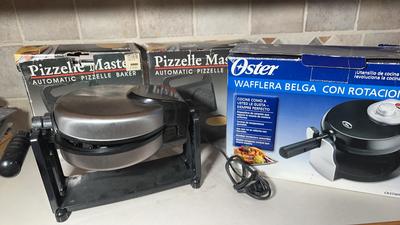 Pizzelle & Waffle Makers