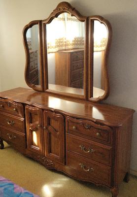 BEAUTIFUL BEDROOM FURNITURE SET