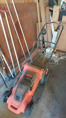 BLACK AND DECKER ELECTRIC LAWNMOWER 