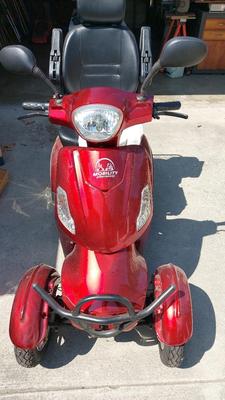 NEW EEC MOBILITY EVERYWHERE ELECTRIC SCOOTER