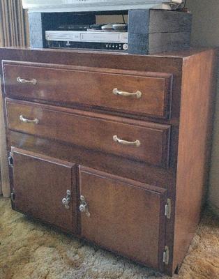 SUPER STRONG AND SIMPLE WOOD DRESSER