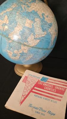 VINTAGE GLOBE AND THOMAS GUIDE FROM 1976