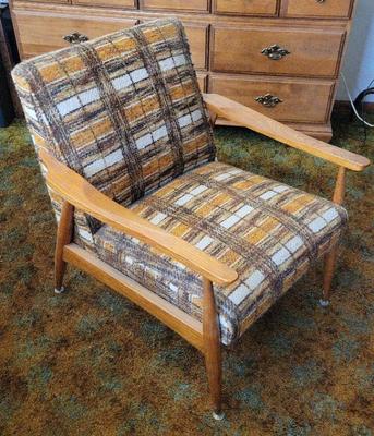 MID-CENTURY MODERN UPHOLSTERED WOOD CHAIR