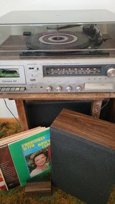 WORKING REALISTIC CLARINETTE STEREO WITH SPEAKERS AND RECORDS