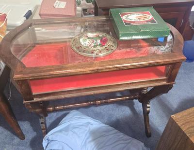 Sale Photo Thumbnail #17: Display cabinet
