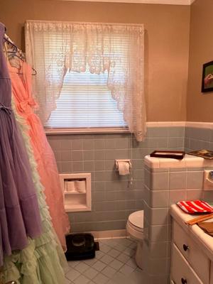 Sale Photo Thumbnail #376
