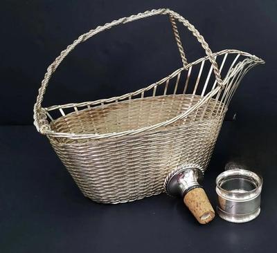 Silverplated home and bar items