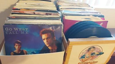 LOT OF 7-INCH VINYL RECORDS 