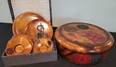 LACQUERED WOOD PLATES AND LARGE SERVING BOWL