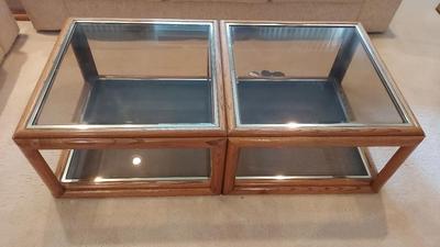 PRETTY WOODEN MATCHING COFFEE TABLE, SIDE TABLE, AND ENTRY TABLE