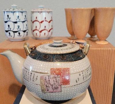 JAPANESE TEACUPS AND TEAPOT 