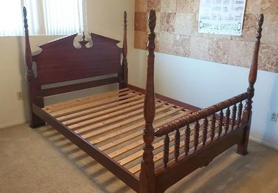 WOOD POSTERED BED