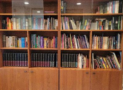 MID-CENTURY STYLE BOOK SHELVING UNIT (BOOKS NOT INCLUDED)