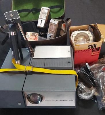 MYSTERY LOT OF VINTAGE CAMERA ACCESSORIES 