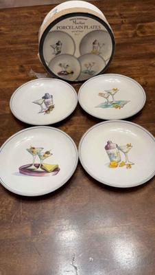 Set of 4 6 12 in martini porcelain plates